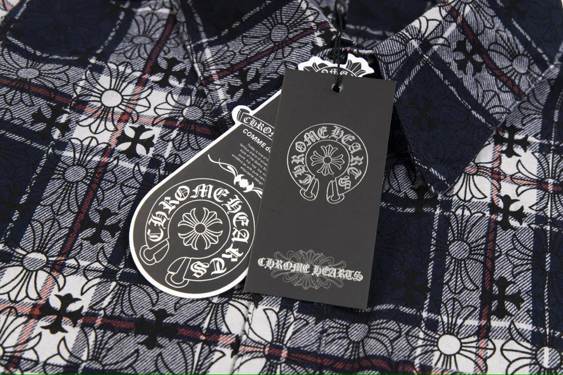 🅿️260 Chrome Hearts classic cashew flower cross all-over printed jacquard long-sleeved top couple casual shirt 1️⃣Customized original jacquard fabric, high-quality pure cotton jacquard plaid fabric, soft and comfortable to the touch, a very high-quality fabric! 2️⃣The details of the workmanship are perfectly controlled. The lining is made of vest hemming, and the cuffs are made of double cross leather labels. It is different from the ordinary version. The collar is also designed with interlining, which shows high-end fashion and personality. The style is fashionable, simple and elegant, and it is a very versatile jacket! 4⃣️Complete accessories, all customized with original versions! Same style for men and women Color: Cashew Purple Sizes: S, M, L, XL